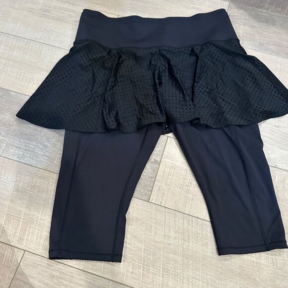 ATHLETA WOMENS 2 IN 1 CROP SKIRT AND LEGGINGS LARGE BLACK - Picture 1 of 9
